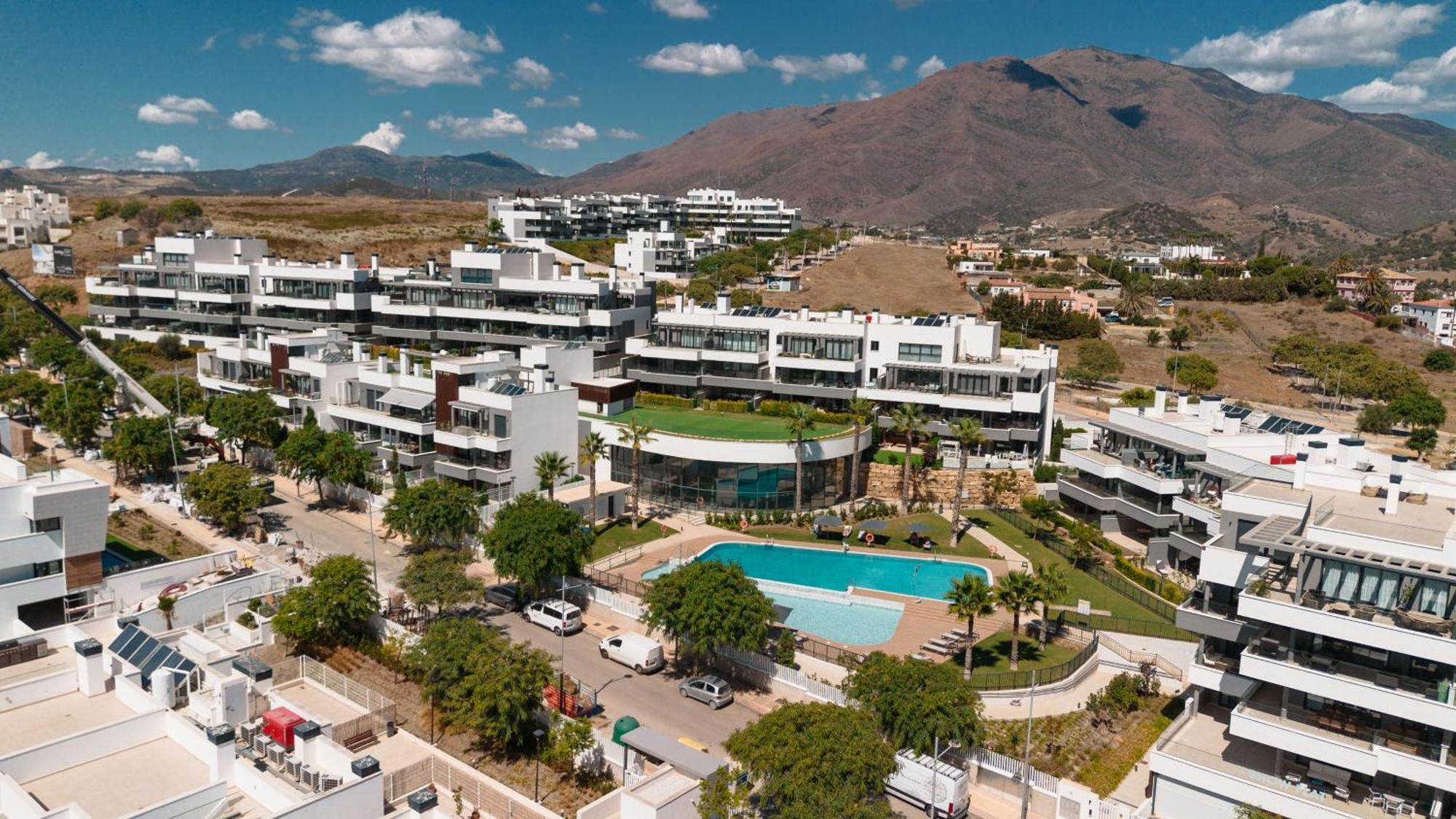 Luxurious 2 Bedroom Apartment Close To The Beach In Estepona Exterior foto