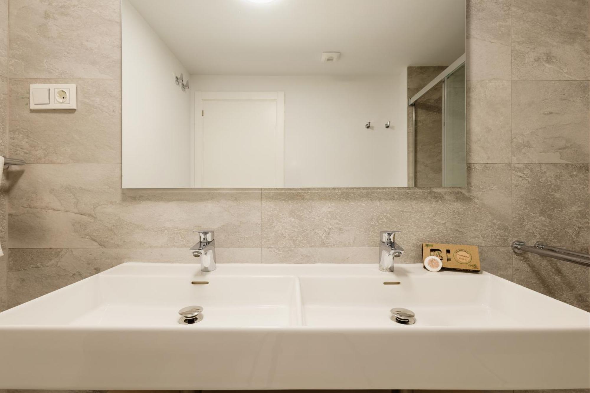 Luxurious 2 Bedroom Apartment Close To The Beach In Estepona Exterior foto